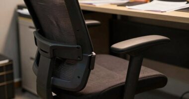 common ergonomic chair mistakes